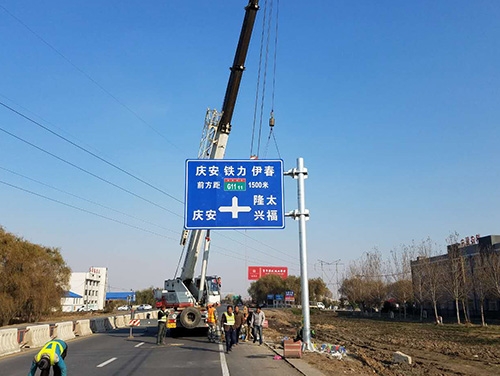 洛阳洛阳道路护栏网网片该如何进行正确的选购呢？